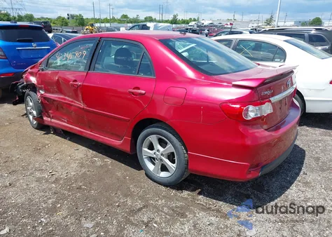 2011 Toyota Corolla S z USA, uszkodzony, nr VIN 2T1BU4EE2BC596701